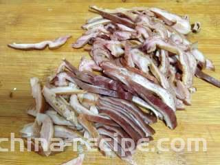 年味——凉拌菜圆葱拌肚丝,
然后切成细丝