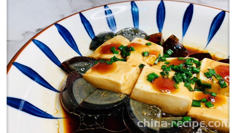The method of mixing scallions with tofu