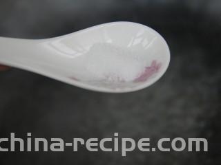 金枪鱼通心粉沙拉,加一点盐