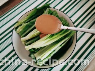 麻酱油麦菜,淋上麻酱汁