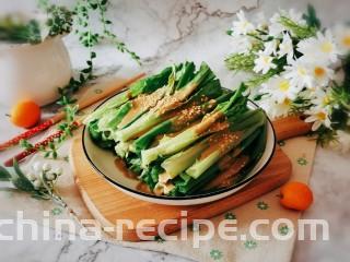 麻酱油麦菜,酱汁浓香 油麦菜清脆爽口
