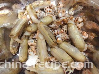 冰镇捞汁小海鲜,花螺，蛏子刷洗干净