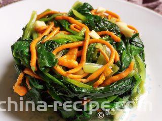 凉拌虫草花菠菜,完成。