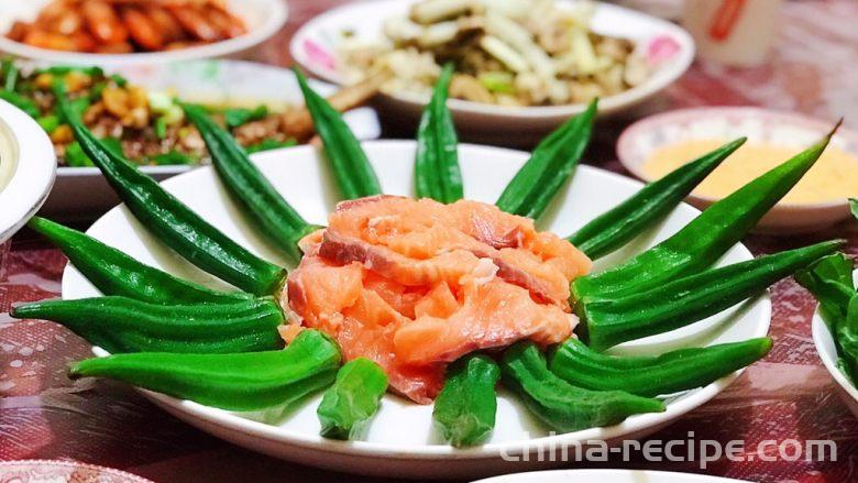 The recipe for mixing okra with salmon
