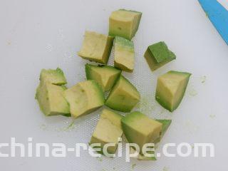 青柠藜麦沙拉,切成小块