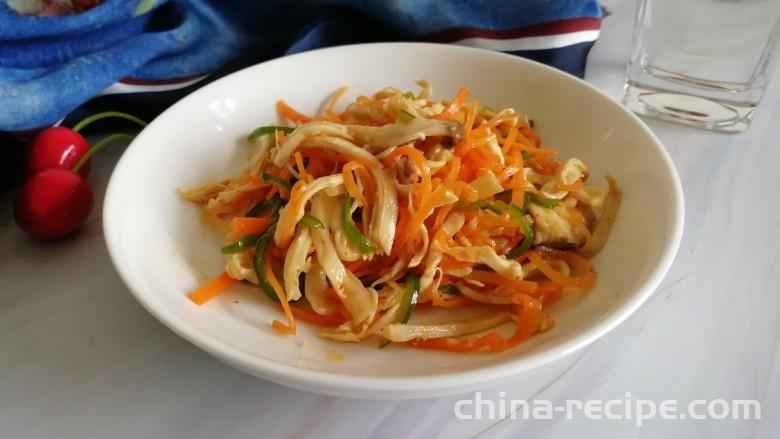 The recipe for mixing carrots with shredded chicken
