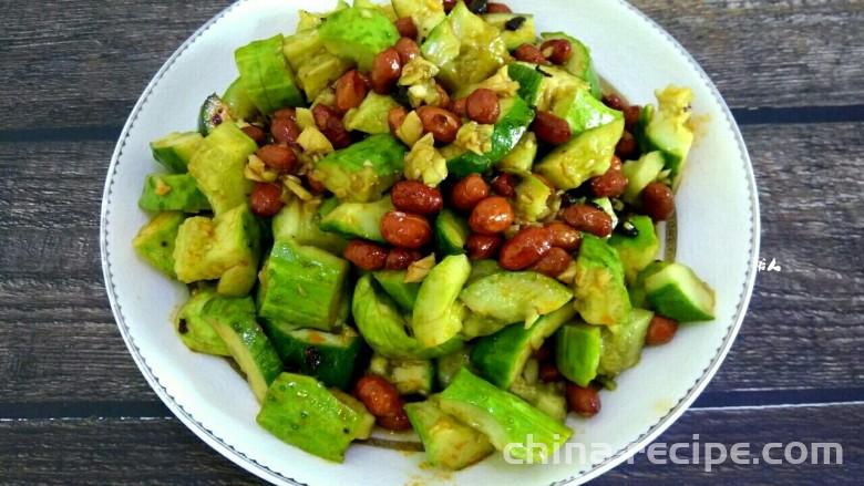 Method of mixing peanuts with cucumber