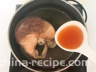 春节餐桌必备  芥末猪肚丝,加入1勺料酒