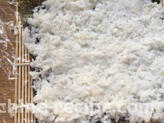 简单原味寿司,铺满米饭压紧
