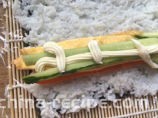 简单原味寿司,挤上沙拉酱