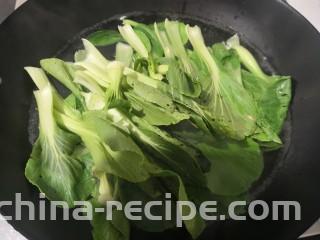 凉拌青菜香菇,放入小青菜，焯水