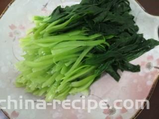 凉拌青菜香菇,把小青菜，手撕成，小条