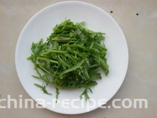 鲜虾牛油果黎麦沙拉,苦菊洗净掰小段，备用
