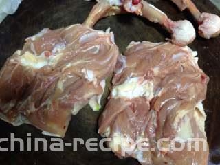 黑胡椒烤鸡腿,
鸡边腿洗净去骨