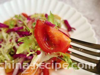 蔬菜沙拉,来一口？