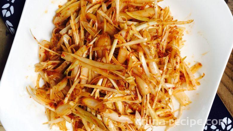 The method of making cold mixed scallions