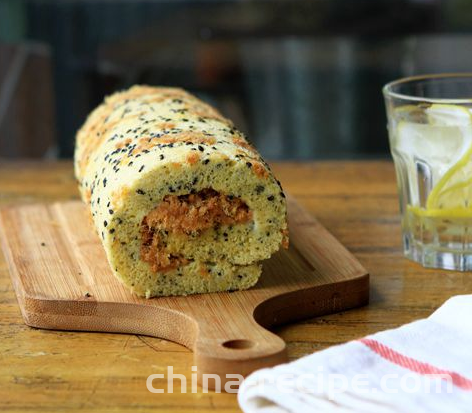 The method of making black sesame meat floss cake roll
