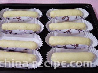 香葱芝士面包,所有面团包好火腿肠放入烤箱发酵20-30分钟（具体看发酵情况定时间）