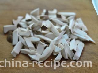 黑椒牛肉杏鲍菇,杏鲍菇切小丁