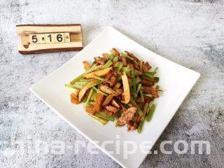 豆干炒肉丝,美味出锅啦！