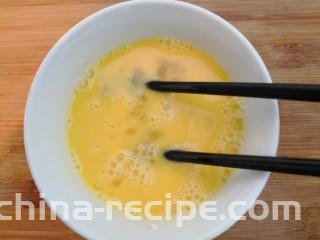 芙蓉鲜蔬汤,用筷子，搅拌均匀，备用