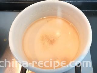 芙蓉鲜蔬汤,上锅，加入水800克