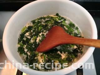 芙蓉鲜蔬汤,用铲子，快速的搅拌，使鸡蛋液，凝固断生