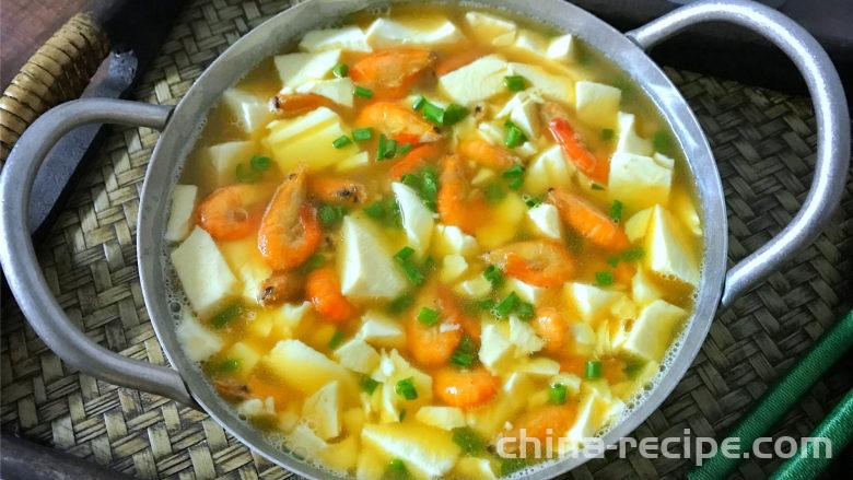 The recipe for river shrimp tofu soup