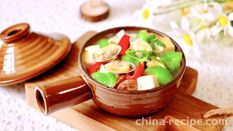 The method of stewing tofu with loofah and clams