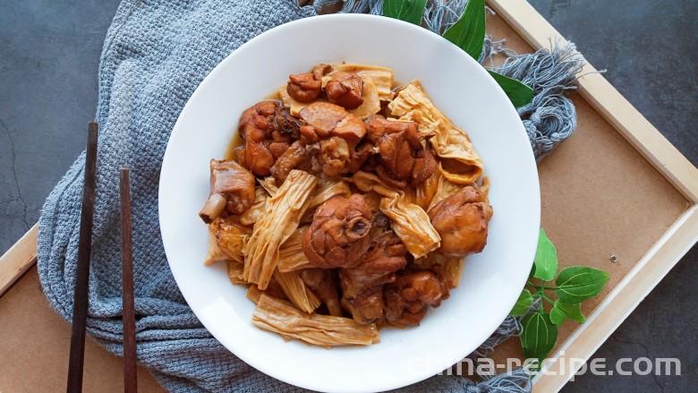 Braised Rolls of dried bean milk creams with Braised Chicken Leg in Brown Sauce