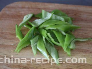 尖椒土豆片,尖椒切块