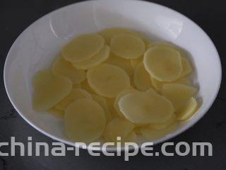尖椒土豆片,捞出沥干