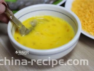 蝴蝶虾,腌好的虾，蘸一层鸡蛋液。