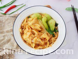 饺子皮油泼面,成品图