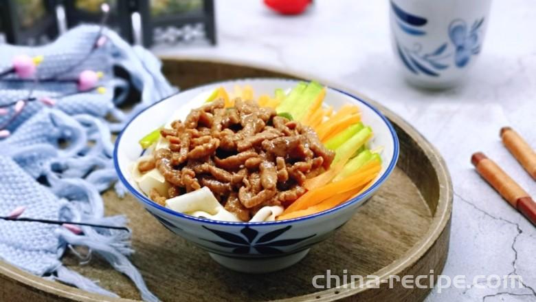 Practice of Fried Noodles with Shredded Pork in Old Beijing Style 编辑译文