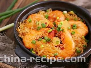 鲜虾粉丝煲,嗯，粉丝里面都是虾的香味，简直是太好吃了。