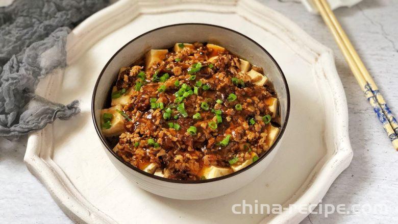 The method of steaming tofu with minced mushroom meat