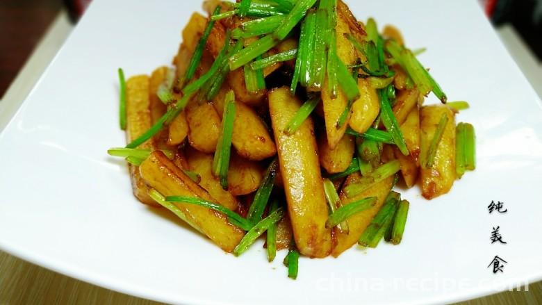 The method of cooking celery with potatoes
