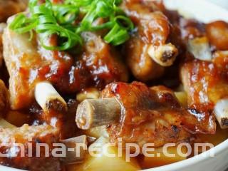 香酥排骨蒸土豆,成品的样子是不是很诱惑，很美味吧！馋不馋哈哈！😄😄😄😄