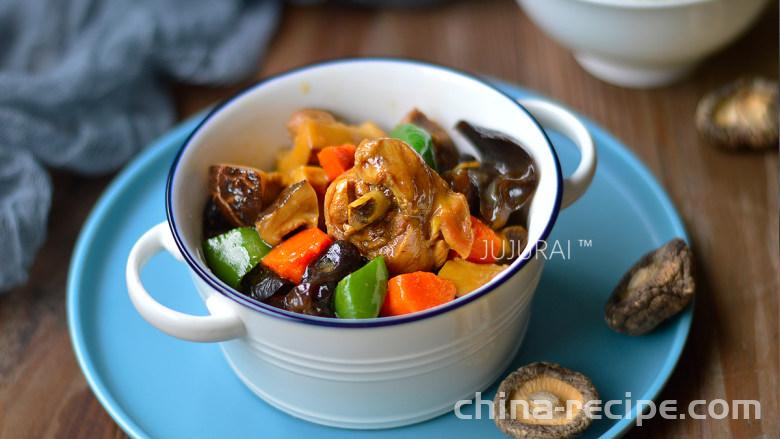 The recipe for braised chicken legs with shiitake mushrooms