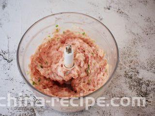 猪肉韭菜锅贴,打成肉末