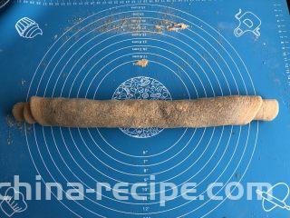 老北京驴打滚,将面片自下而上卷起