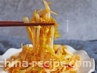 凉拌娃娃菜,娃娃菜口感甘甜清爽，除了做馅、小炒、煲汤，还可以做成可口开胃的凉拌菜。水分高热量低，也是减肥的佳品。