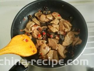 鱼香猪肝,快速翻炒均匀。