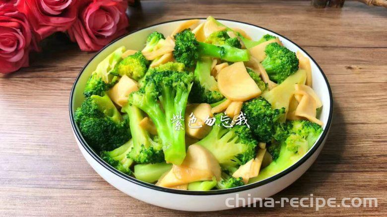 The recipe for stir frying broccoli with shiitake mushrooms