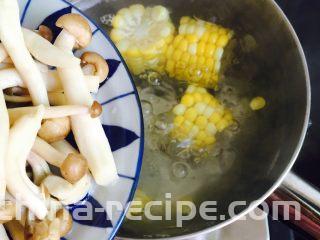 低脂菌菇汤,放入蟹味菇