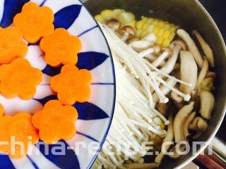 低脂菌菇汤,放入胡萝卜
