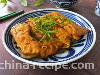 豆腐皮包肉,味道鲜美，入味多汁，吃了准会让你多吃上一碗饭。