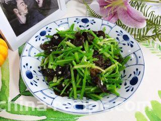 芹菜拌木耳,成品图