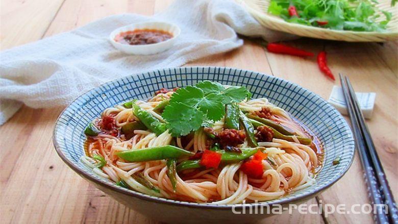Method for making minced meat sauce flavored bean noodles